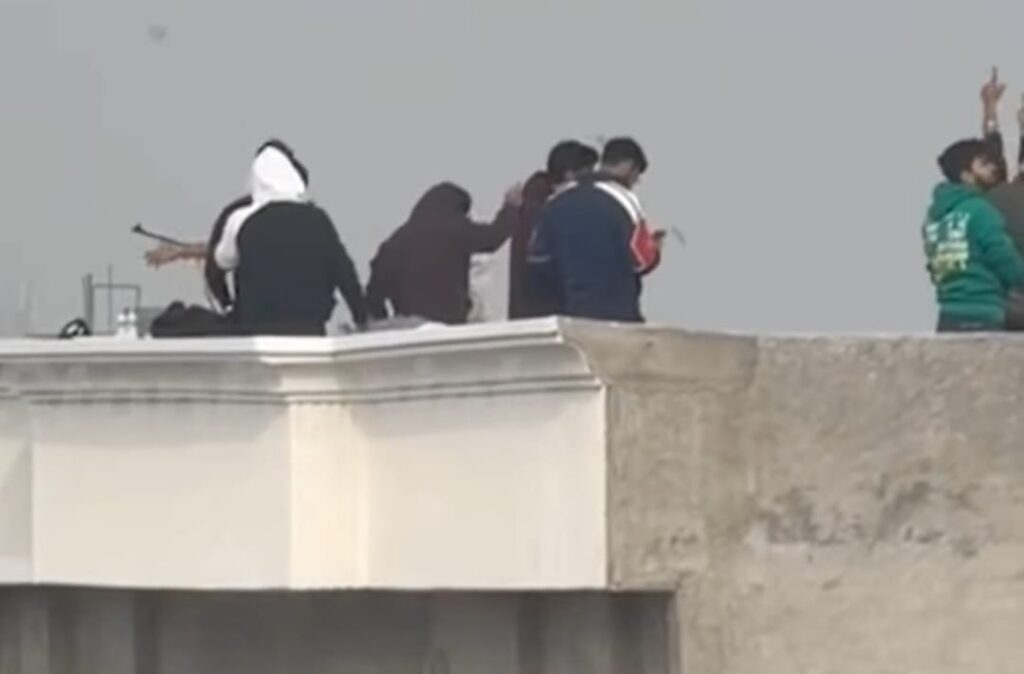 अमृतसर में पतंग बाजी करते युवकों ने छत पर की फायरिंग, वीडियो सोशल मीडिया पर वायरल