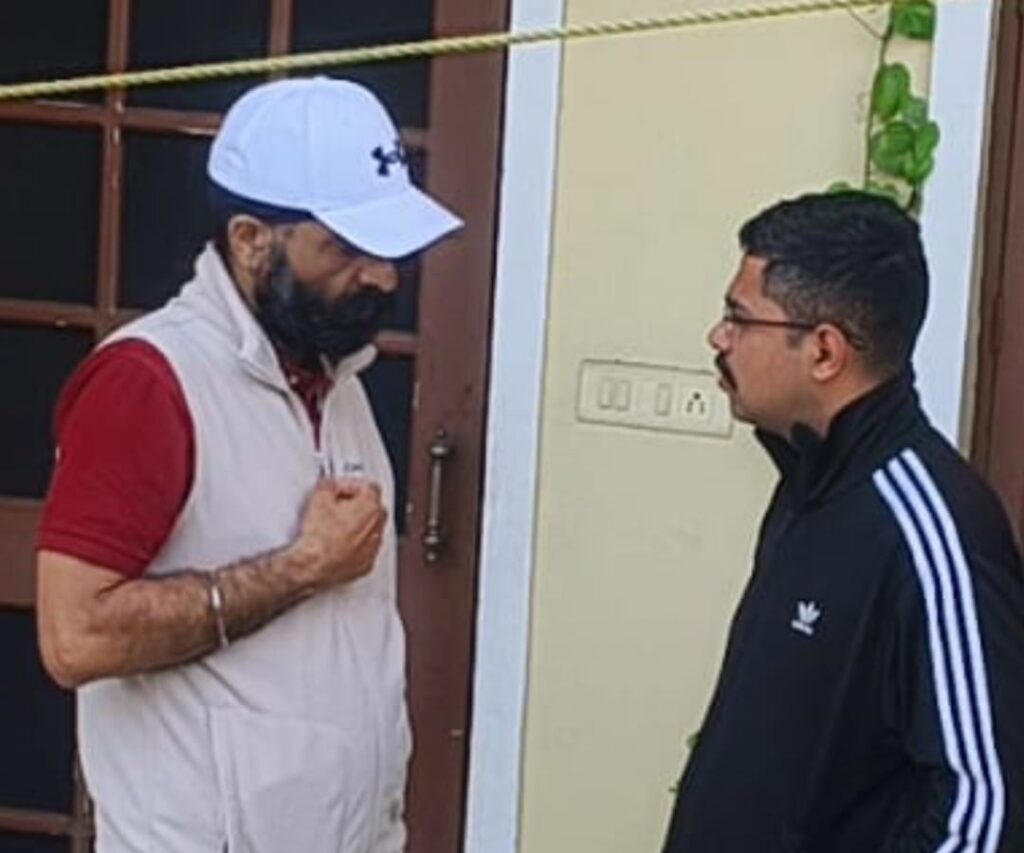 संतोखपुरा में 2 बदमाशों द्वारा डॉक्टर के घर तथा कार पर चलाई 10 गोलियां