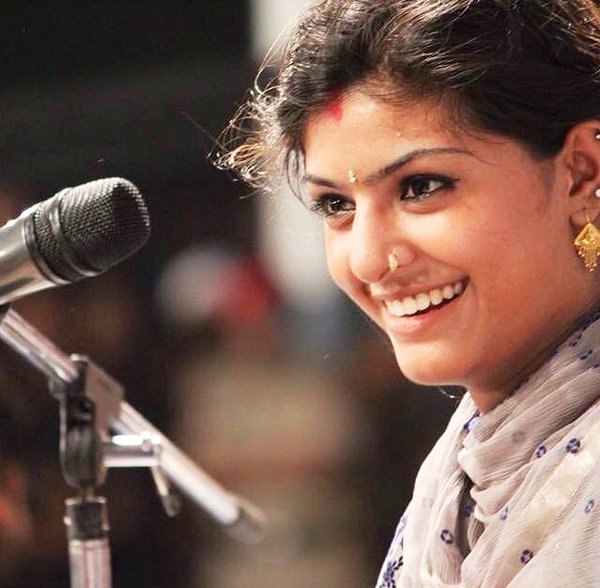 पंजाब की मशहूर सूफी गायिका के घर स्कूटी सवार ने की फायरिंग